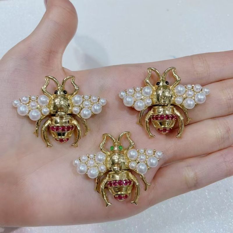 A2 Copper Gold-plated Diamond Pearl Insect Pendant (without Chain)