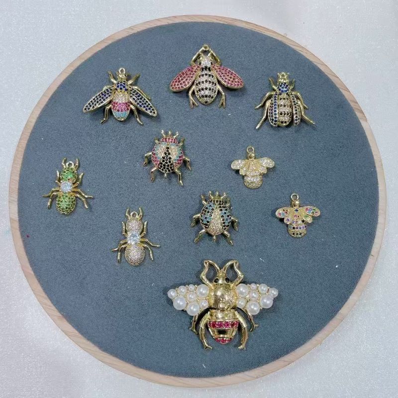 Colgante De Insecto De Cobre Bañado En Oro Y Diamantes (sin Cadena)
