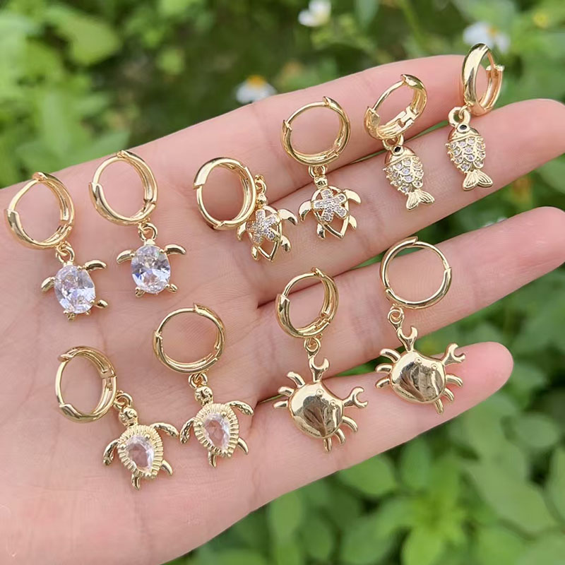 Pendientes De Cobre Bañados En Oro Con Forma De Tortuga Pez Y Cangrejo Con Diamantes