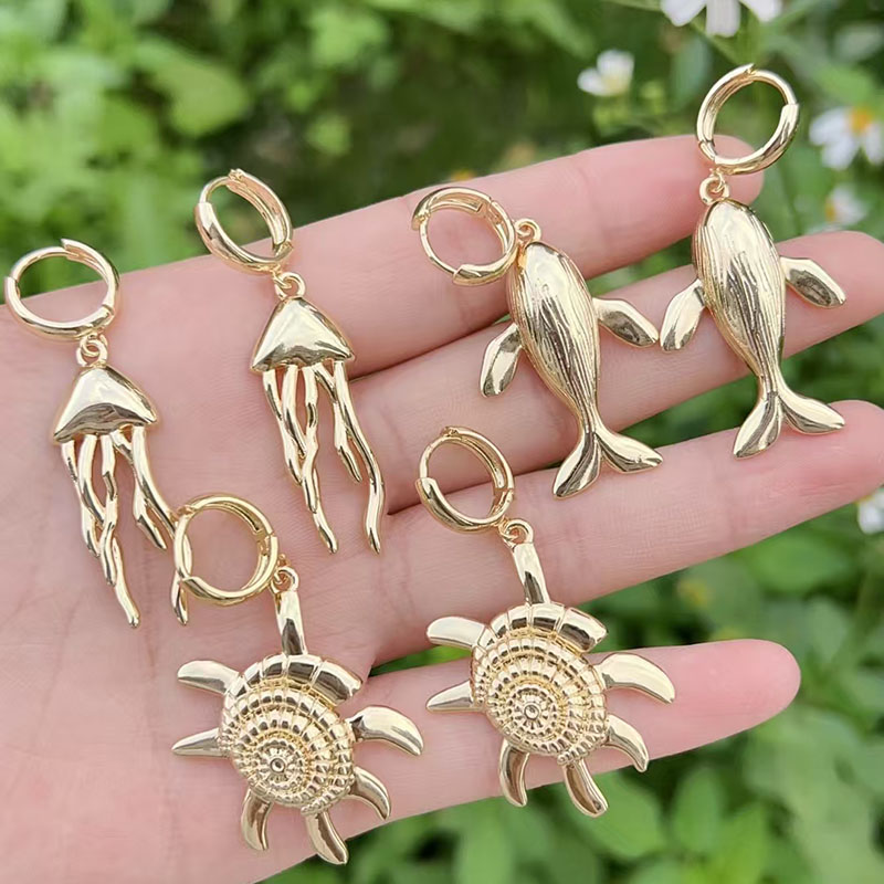 Pendientes De Aro Geométricos De Cobre Con Forma De Medusa Y Delfín