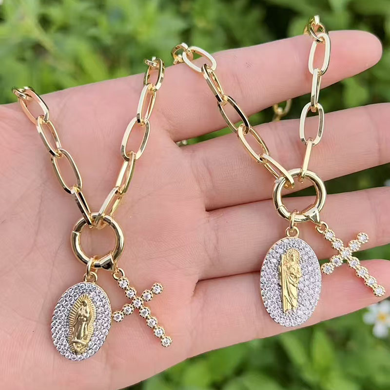 Collar Con Cruz De Cobre Bañado En Oro Y Diamantes