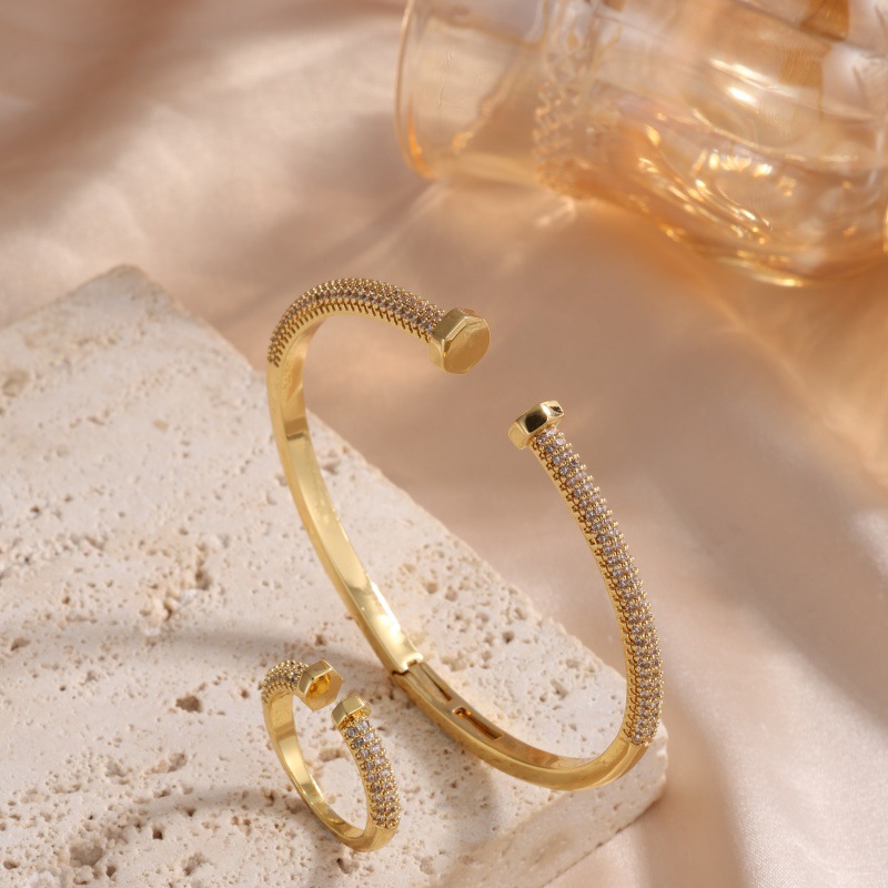 Conjunto De Pulsera Y Anillo Redondos De Cobre Y Diamantes