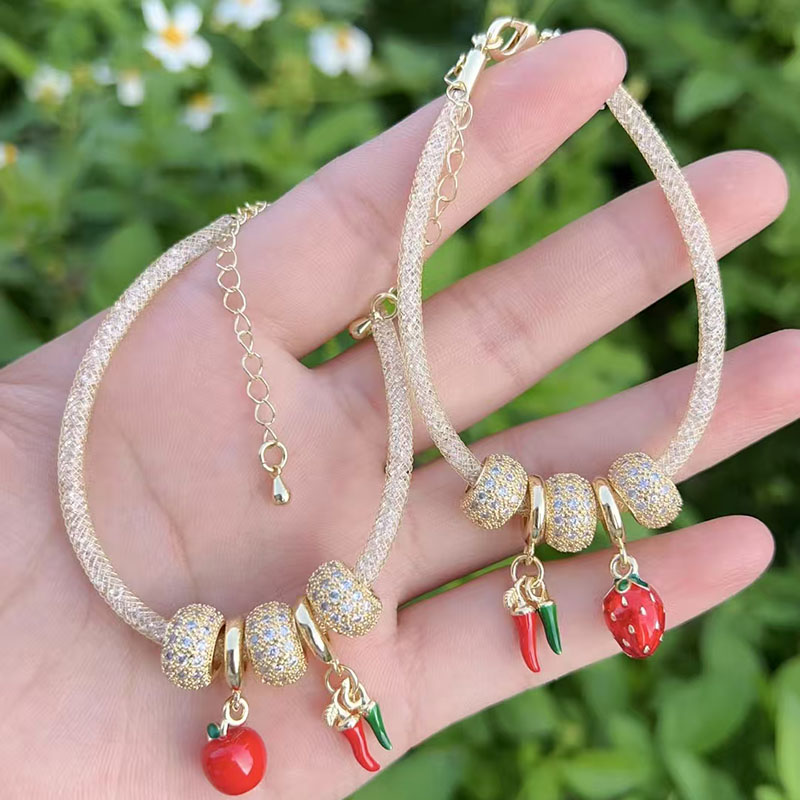 Pulsera De Cobre Bañada En Oro Con Manzana Pimienta Y Fresa
