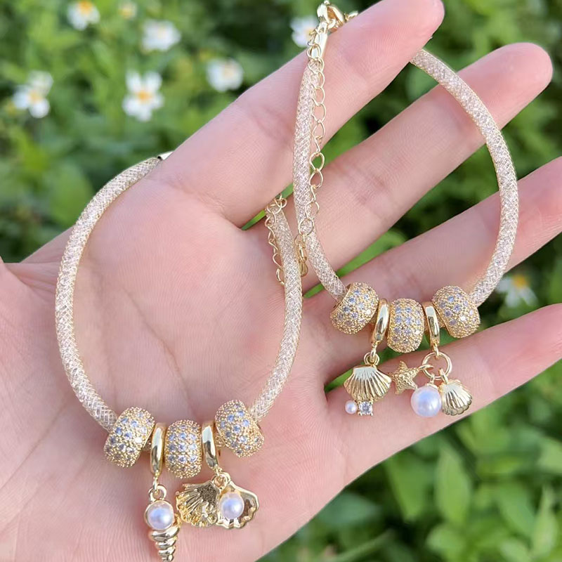 Pulsera De Concha De Perla Con Baño De Cobre Oro Y Diamantes