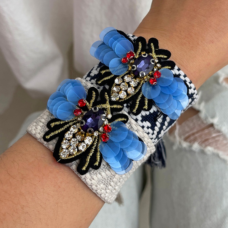 Light Gray Diamond Sequin Bee Braided Tassel Bracelet