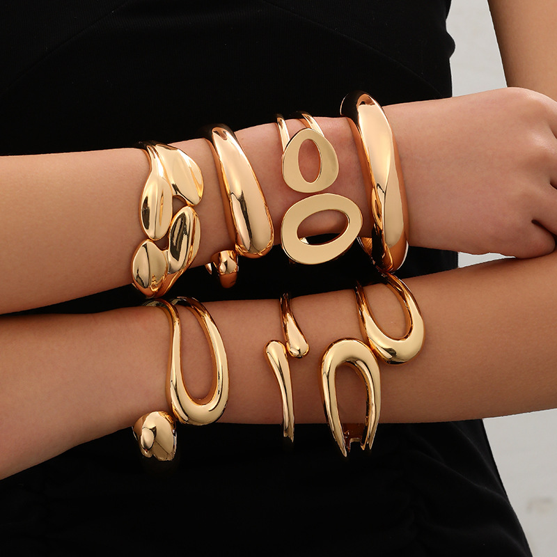 Style 1 Gold Alloy Geometric Round Hollow Irregular Bracelet