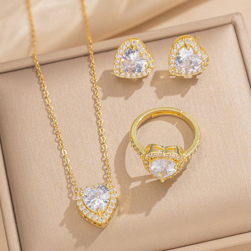 Conjunto De Collar Pendientes Y Anillo Con Corazón De Diamantes Y Acero De Titanio.