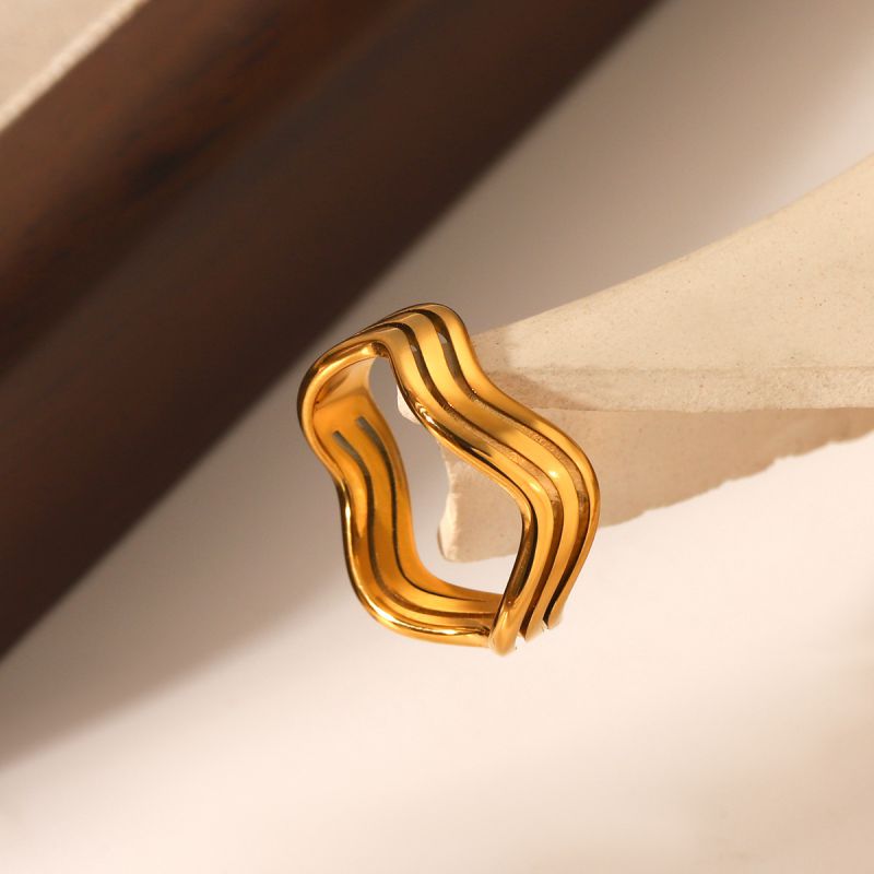 Anillo De Acero Inoxidable Con Líneas Onduladas Multicapa