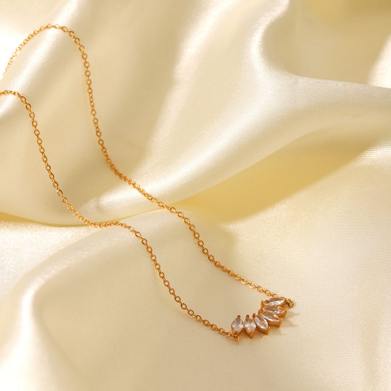 Collar De Acero Inoxidable Con Marquesa De Diamantes
