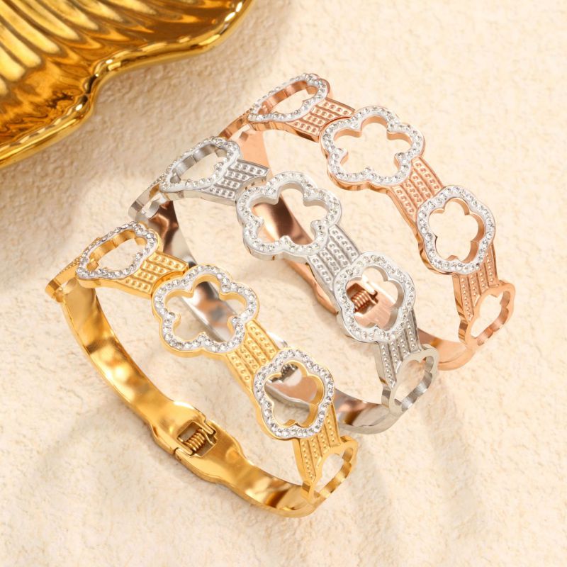 Pulsera De Acero Inoxidable Con Flores De Diamantes