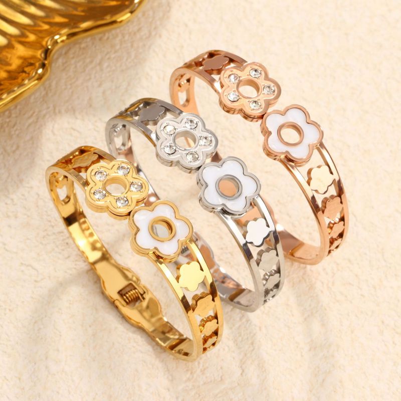 Pulsera De Acero Inoxidable Con Flores De Diamantes
