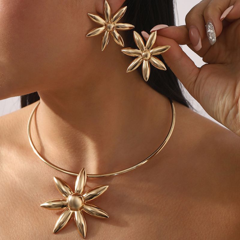 Conjunto De Pendientes Tipo Gargantilla Con Flores De Metal