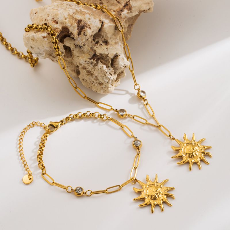 Pulsera De Acero Inoxidable Con Sol Y Diamantes