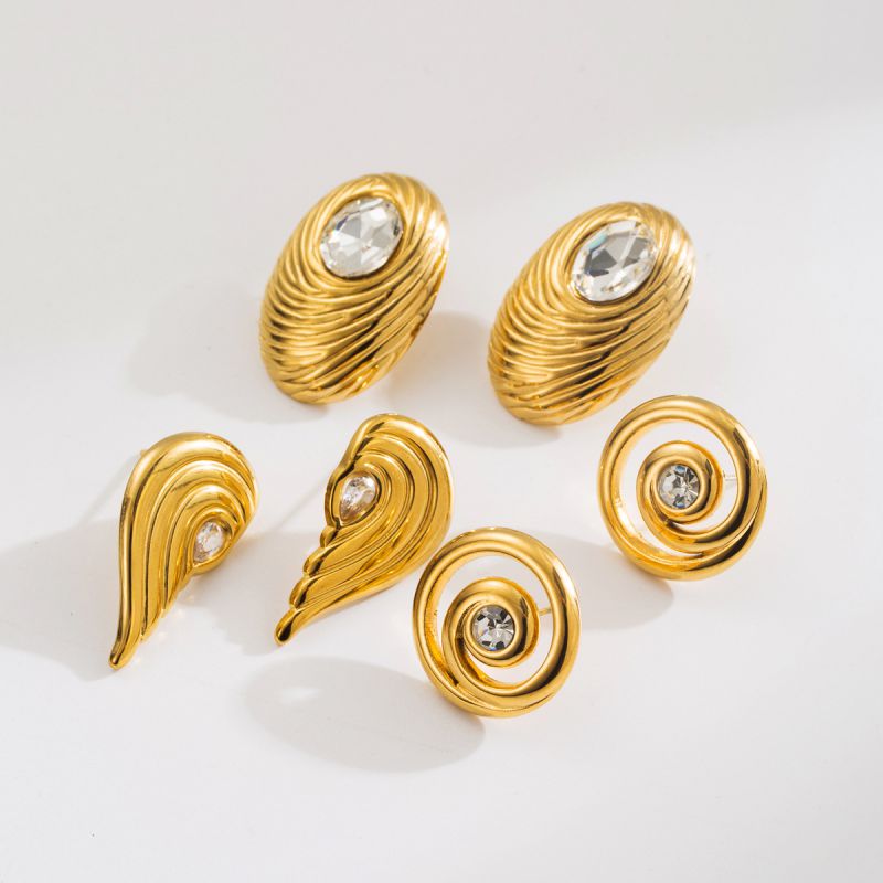 Pendientes Ovalados De Acero Inoxidable Con Diamantes.
