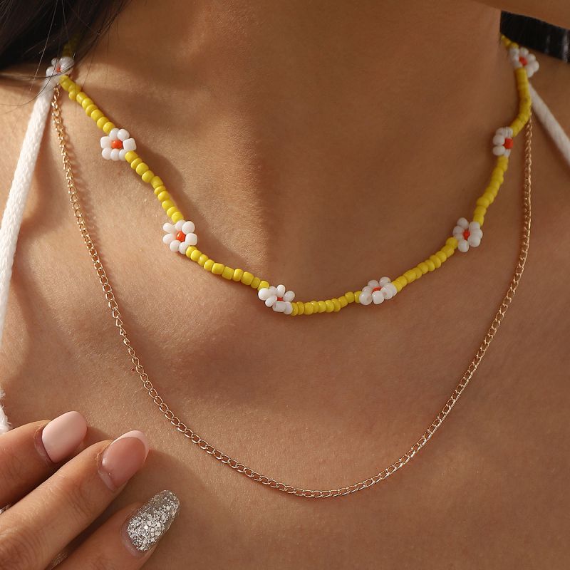 Collar De Flores Con Cuentas De Arroz