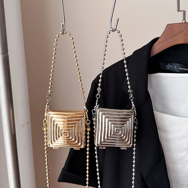 Bolso Bandolera Cuadrado Con Textura Metálica