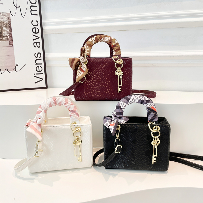 Bolso Bandolera Cuadrado Con Textura De Pu