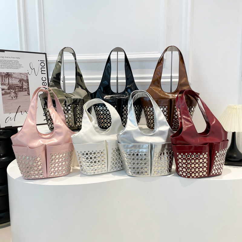 Bolso De Hombro De Gran Capacidad Con Remaches De Pu