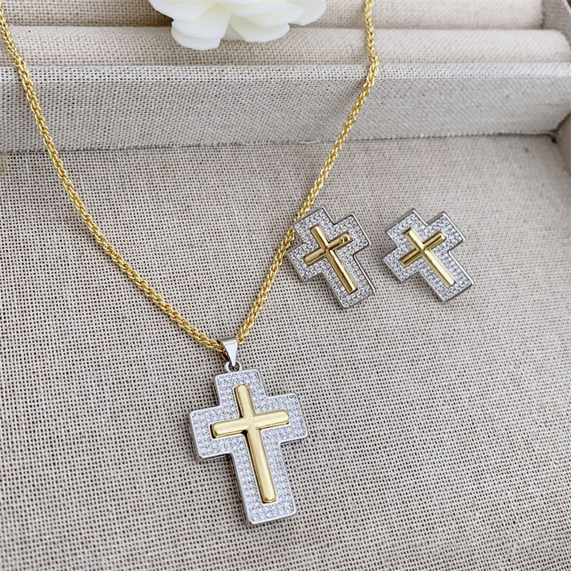 Conjunto De Collar Y Pendientes Con Cruz De Diamantes En Oro Bañado En Cobre