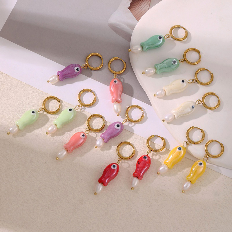 Light Yellow Small Fish Pendant Freshwater Pearl Titanium Steel Earrings (small)