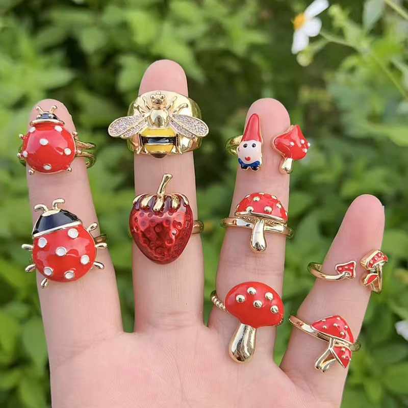 Anillo De Oro Con Forma De Seta Abeja Fresa E Insecto Bañado En Cobre