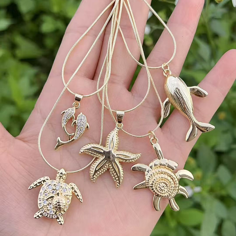Collar Geométrico Con Diseño De Tortuga Delfín Y Estrella De Mar Bañado En Oro Y Diamantes De Cobre