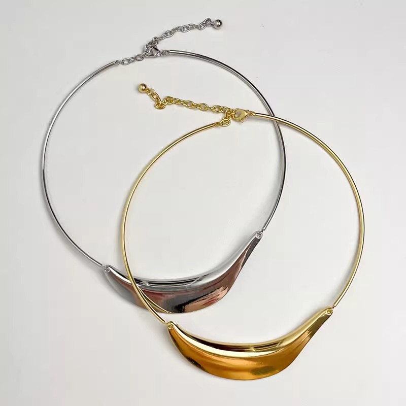 Collar Curvo De Metal