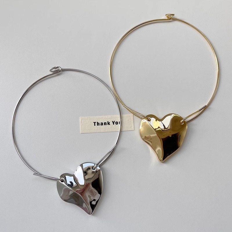 Collar De Corazón Grande De Metal