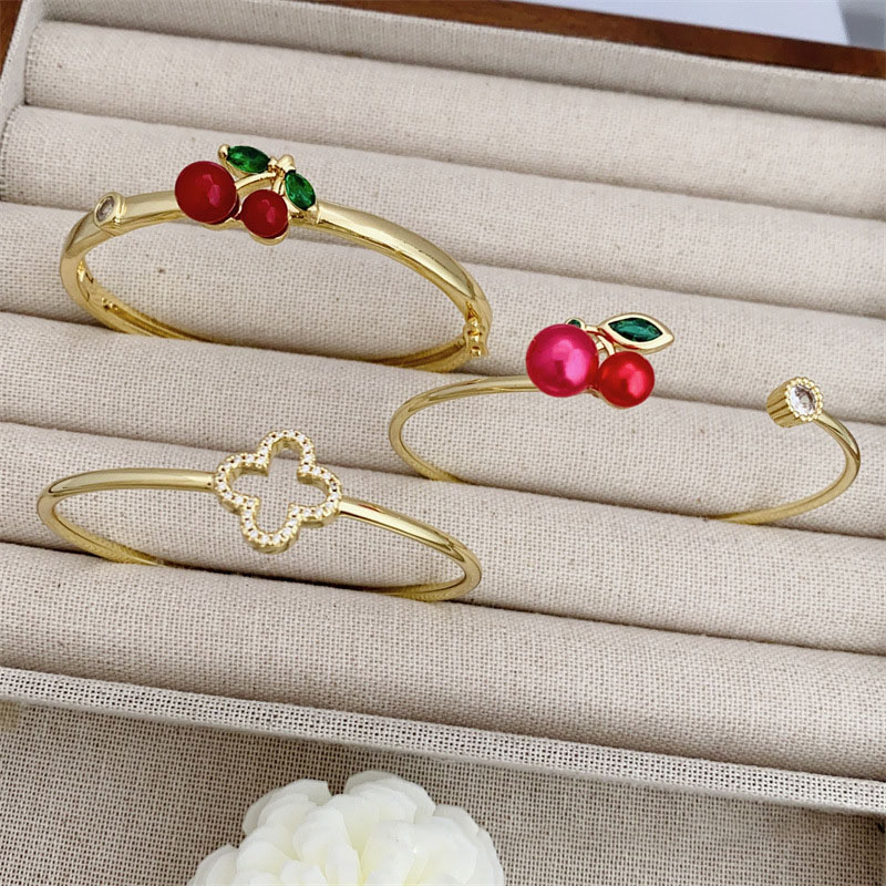 Conjunto De Pulsera Y Anillo Con Pétalos De Cereza Y Diamantes De Cobre