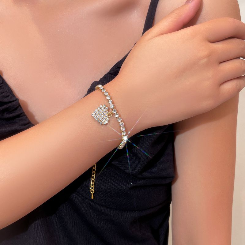 Pulsera Geométrica Cuadrada Con Corazón De Diamante De Metal