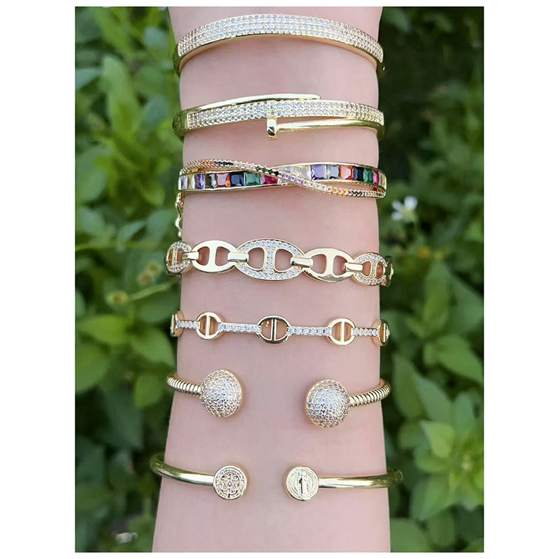Gold 1 Copper Plated Gold And Diamond Pig Nose Round Bracelet Set