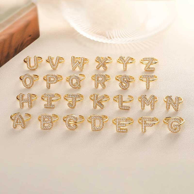 Anillo De Cobre Con 26 Letras Y Diamantes