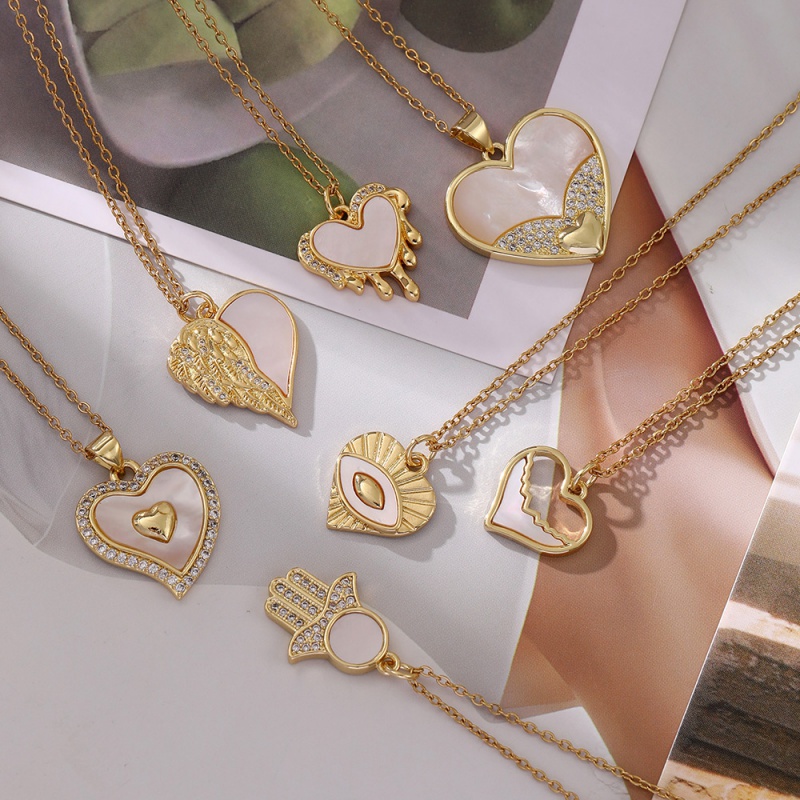 Collar De Corazón De Concha De Circonita Con Incrustaciones De Acero De Titanio