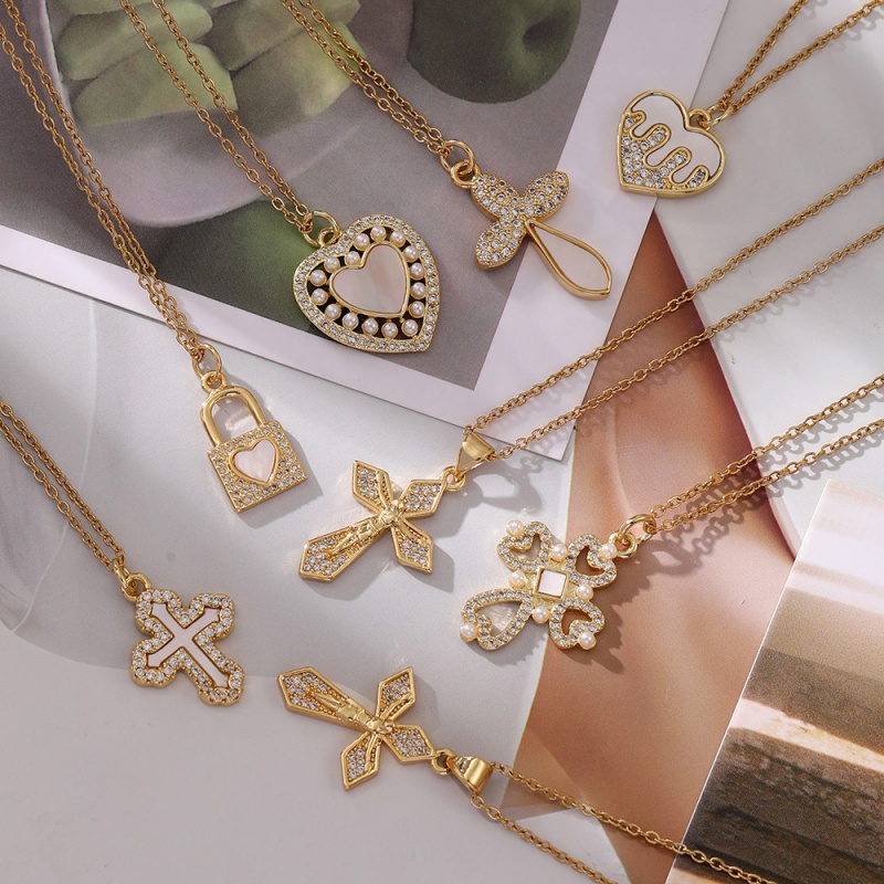 Collar Con Cruz De Concha De Circonita Con Incrustaciones De Acero De Titanio