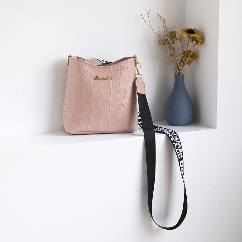 Bolso Bandolera De Gran Capacidad Con Textura De Pu