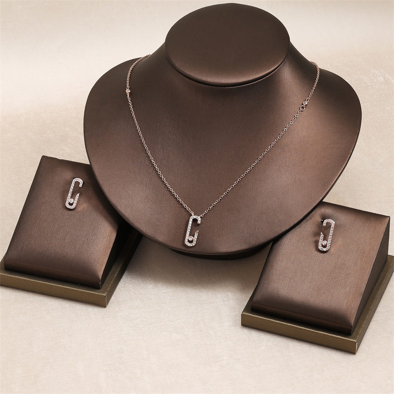 Conjunto De Collar Y Pendientes Ovalados De Cobre Y Diamantes