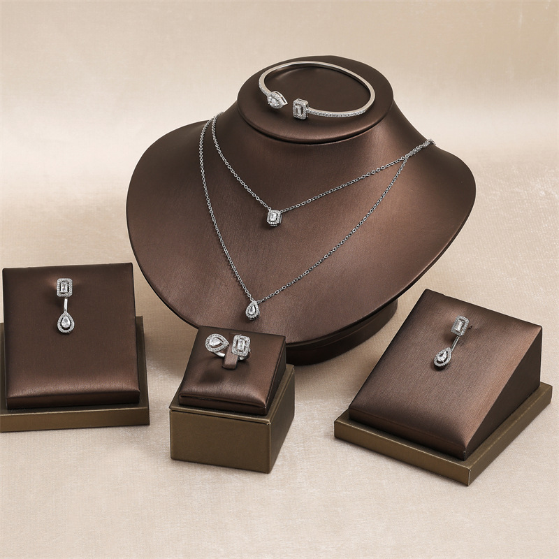 Conjunto De Collar Pendientes Anillo Y Pulsera Con Diamantes De Cobre Y Forma Cuadrada