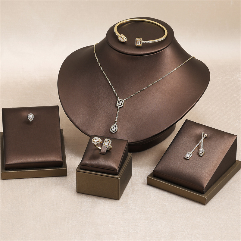 Conjunto De Collar Pulsera Anillo Y Pendientes Con Forma De Lágrima Cuadrada De Diamantes De Cobre