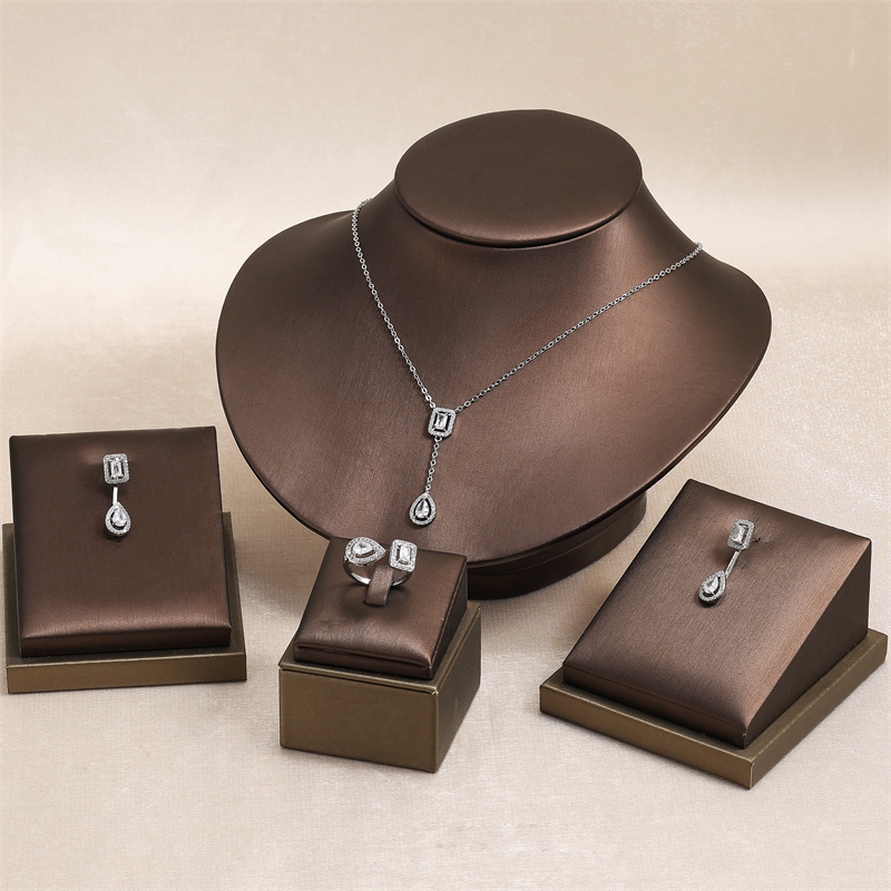 Conjunto De Collar Pendientes Y Anillo Con Forma De Gota Cuadrada De Cobre Y Diamantes