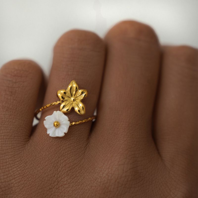 Anillo Abierto De Flor De Acero Inoxidable Bañado En Oro
