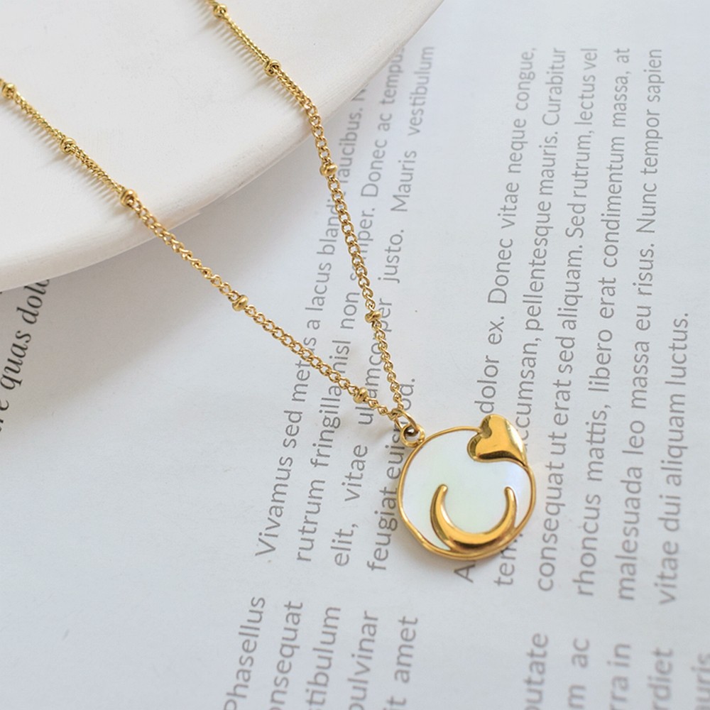 Collar De Concha De Luna Con Corazón De Acero De Titanio