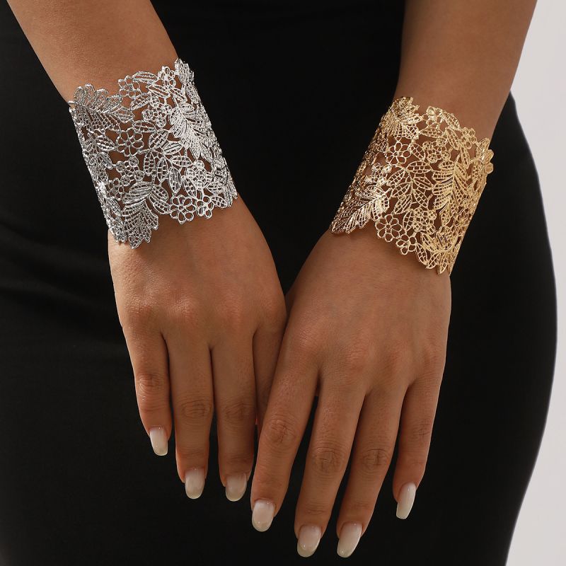 Pulsera Abierta De Encaje Hueco Con Borde Ancho De Aleación