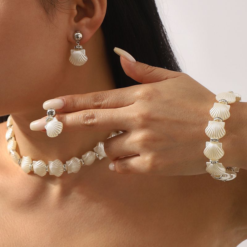 Conjunto De Collar Pulsera Y Pendientes Con Cuentas De Concha