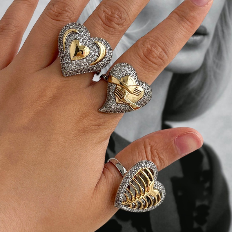 Anillo De Abrazo De Amor Con Incrustaciones De Circonita En Acero De Titanio A Juego.