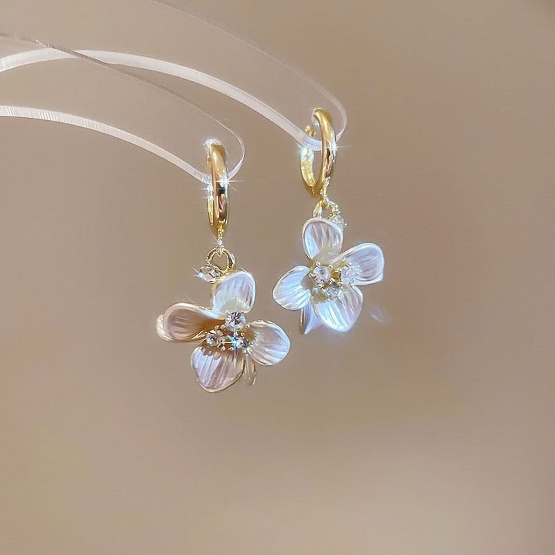 Pendientes De Aro Con Flores De Diamantes De Aleación