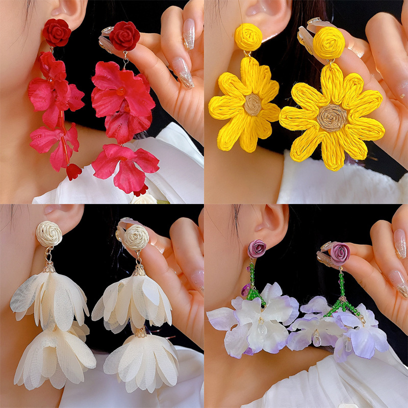 Pendientes De Aro Con Flores De Tela