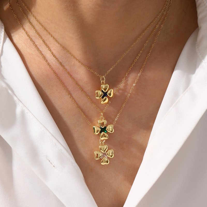 Rose Red Titanium Steel Inlaid Zirconium Lucky Clover Necklace