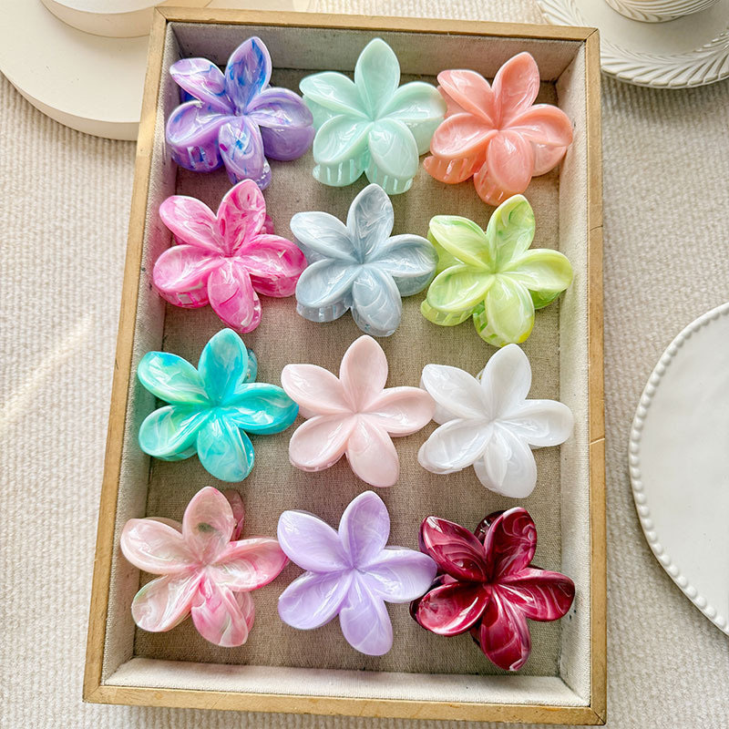 Pinza De Agarre De Plumeria De Resina