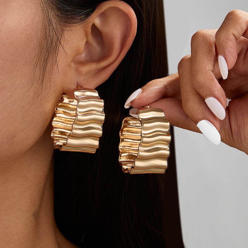 Pendientes Semicirculares Plisados De Metal En Forma De C
