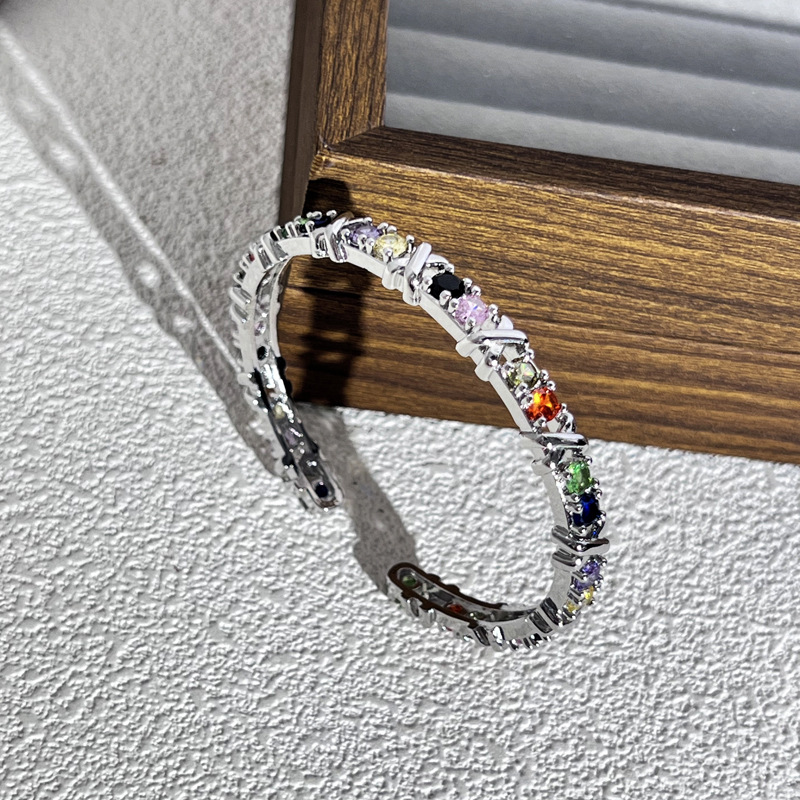 Pulsera Redonda De Cobre Con Diamantes